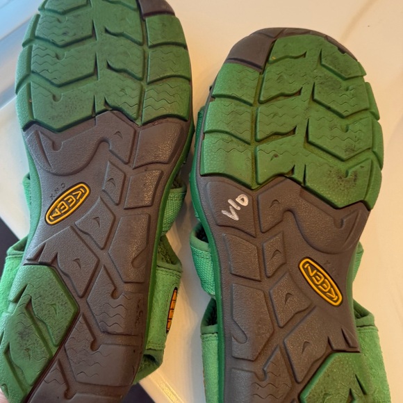 Keen Women's Vibrant Green Outdoor Sandals - Picture 6 of 8